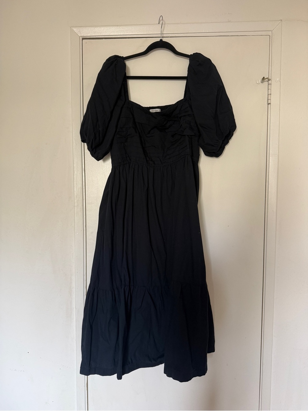 Abercrombie & Fitch Black Puff-Sleeve Midi Dress with Square Neck